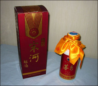 20111101-Wikicommons drink Baijiu modern.jpg